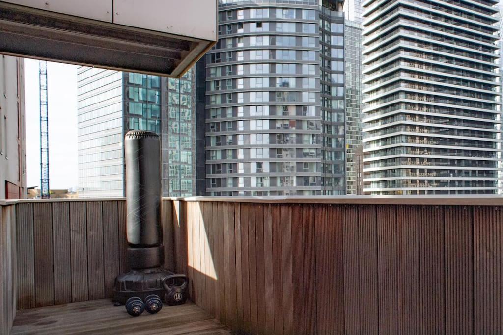 Luxury Cosy With Stunning Skyline Views! Apartment London