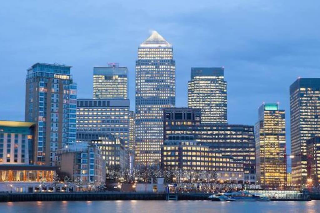 Luxury Cosy With Stunning Skyline Views! * London