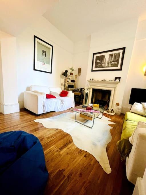 New! Stylish 3-bed With Garden London