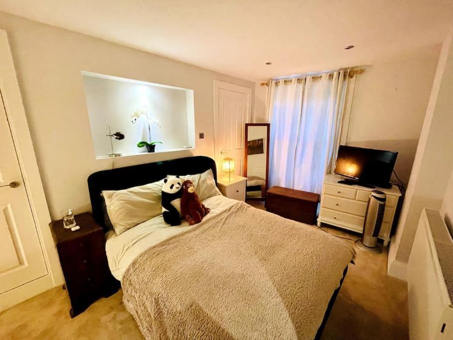 New! Stylish 3-bed With Garden * London