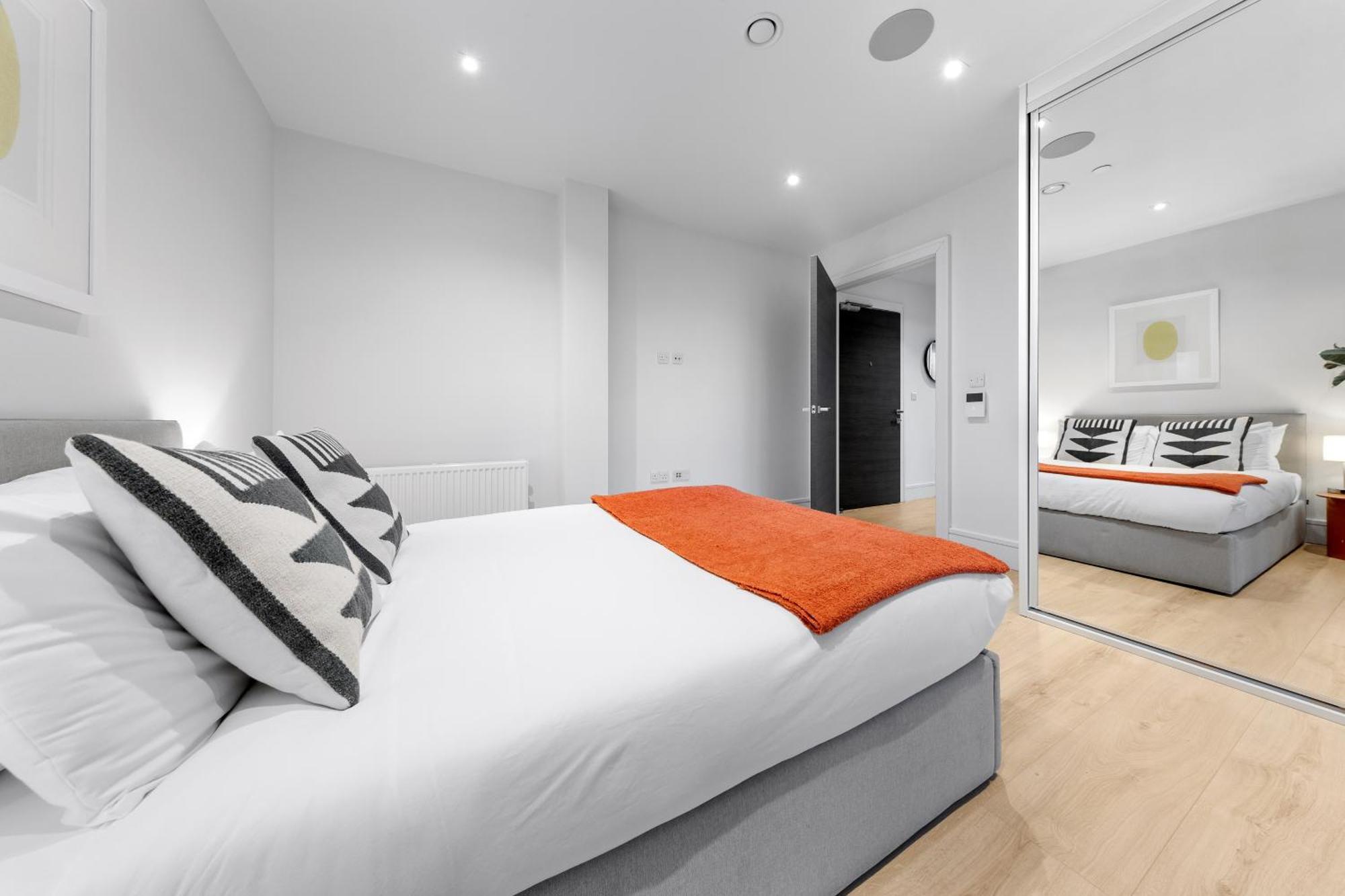 Stylish Retreats On Olympic Way Appartement Londen