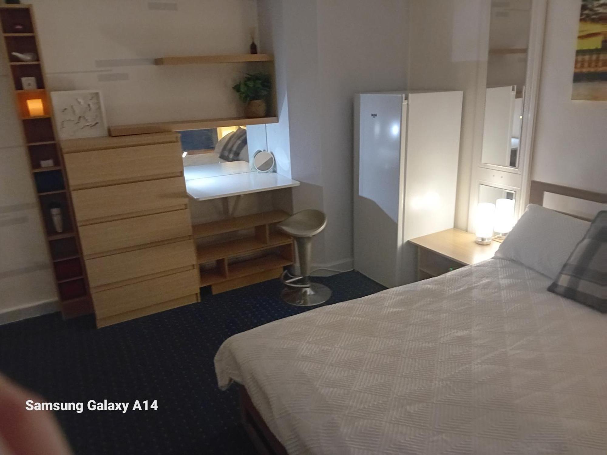 63 John Aird Court * Londen