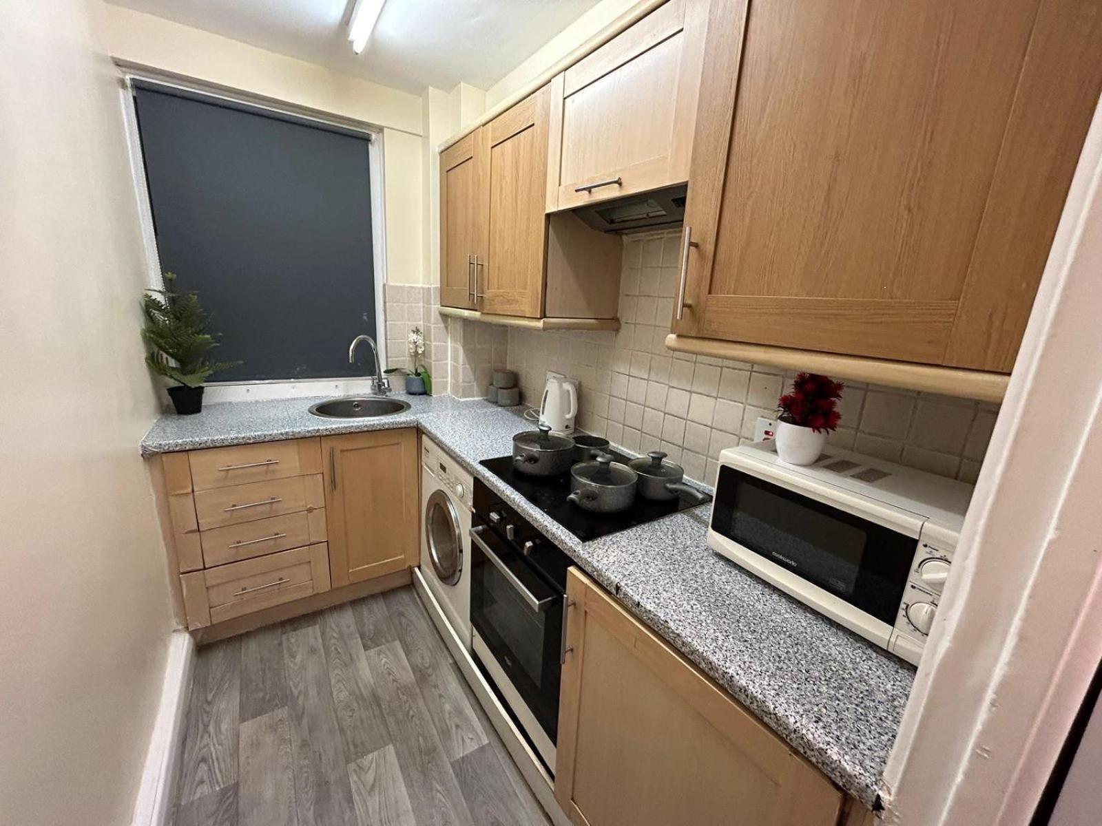 Park Lane Beautiful Apartment London