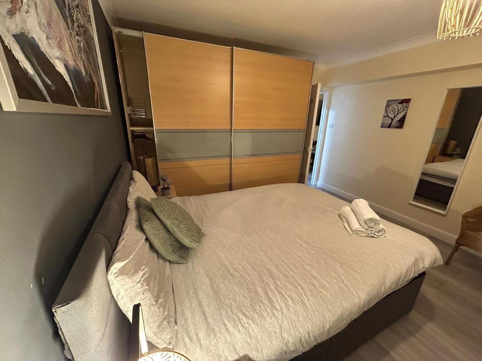 Park Lane Beautiful Apartment London