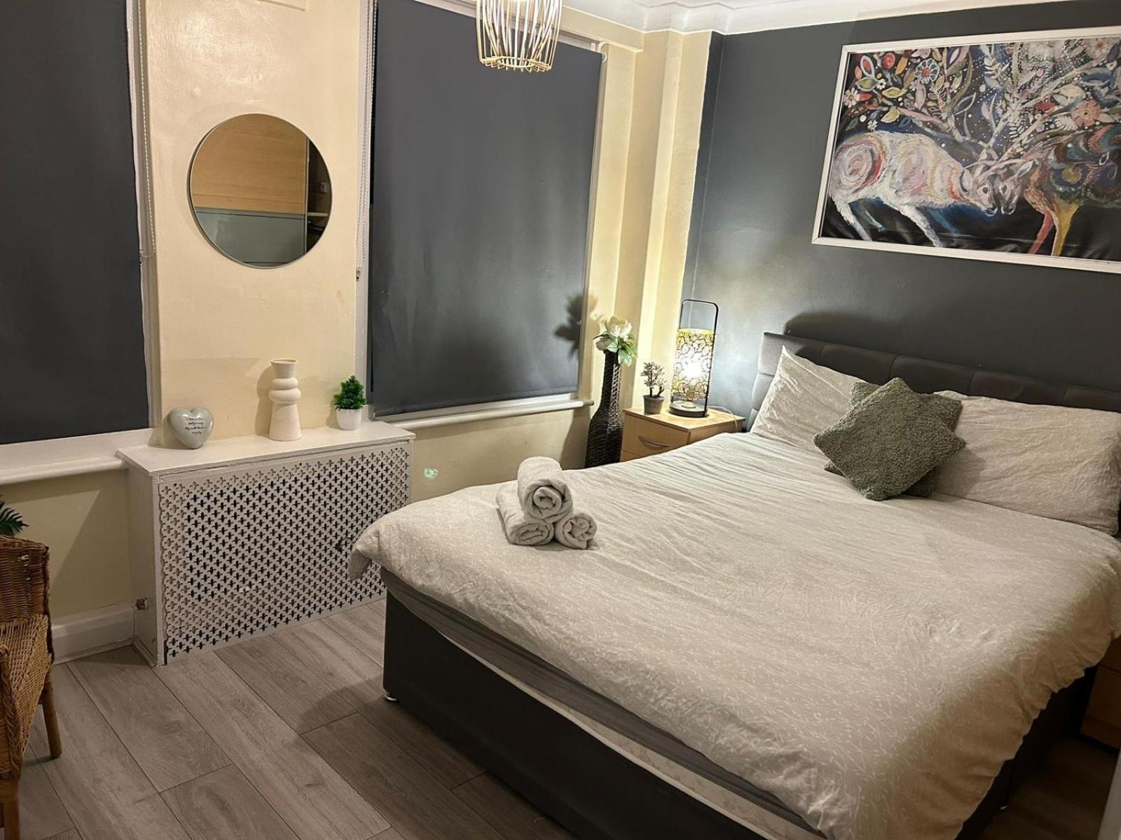 Park Lane Beautiful Apartment London
