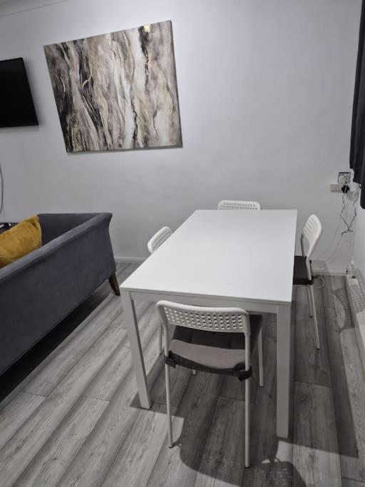 Apartment Newly Fitted 2 Bedroom Battersea Flat *