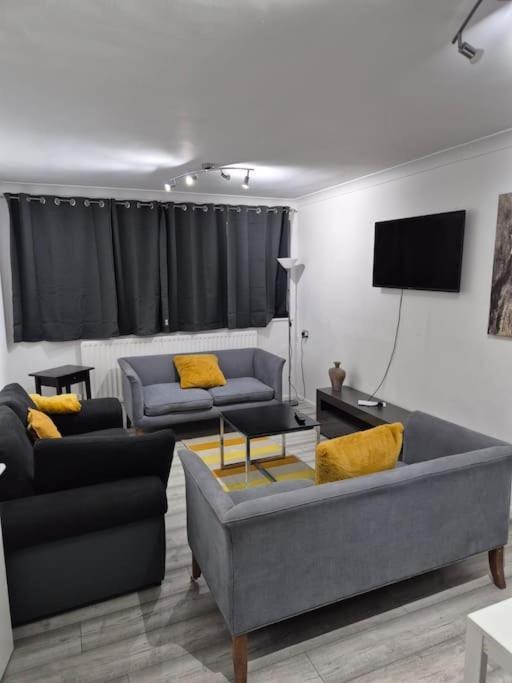 Newly Fitted 2 Bedroom Battersea Flat Apartment