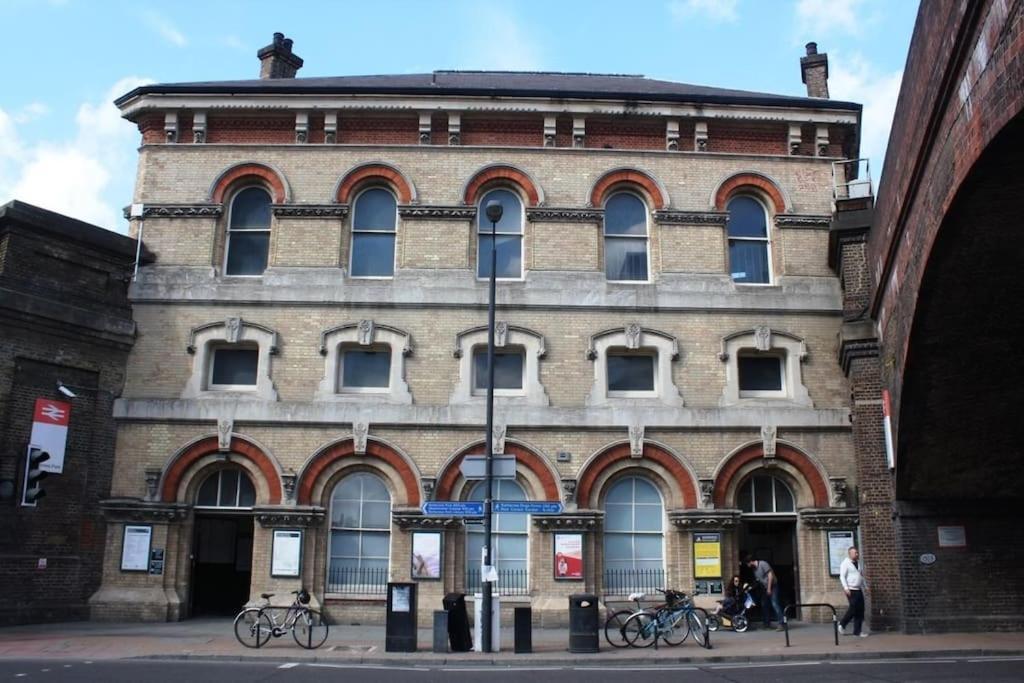 Newly Fitted 2 Bedroom Battersea Flat London