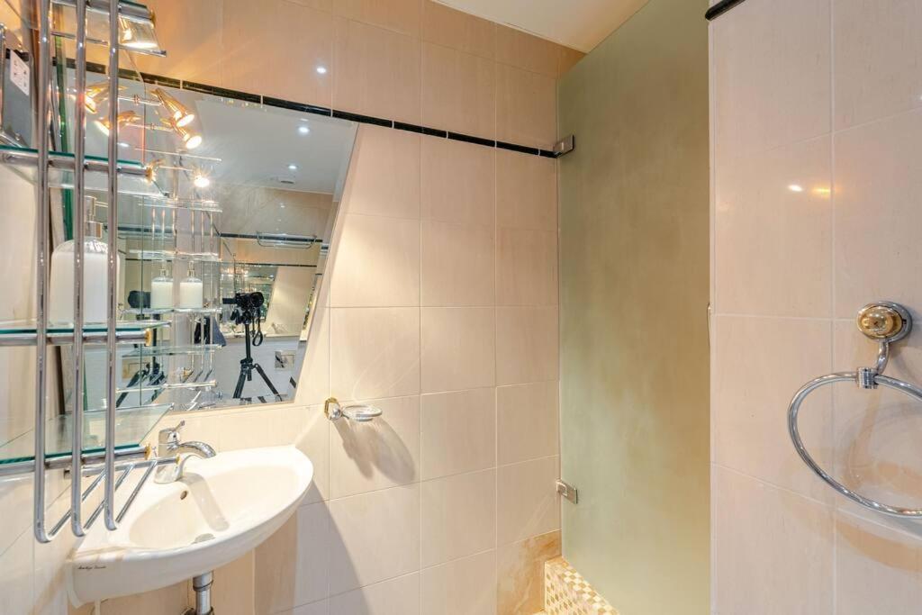 Stunning Duplex Penthouse With Shard Views Apartment London