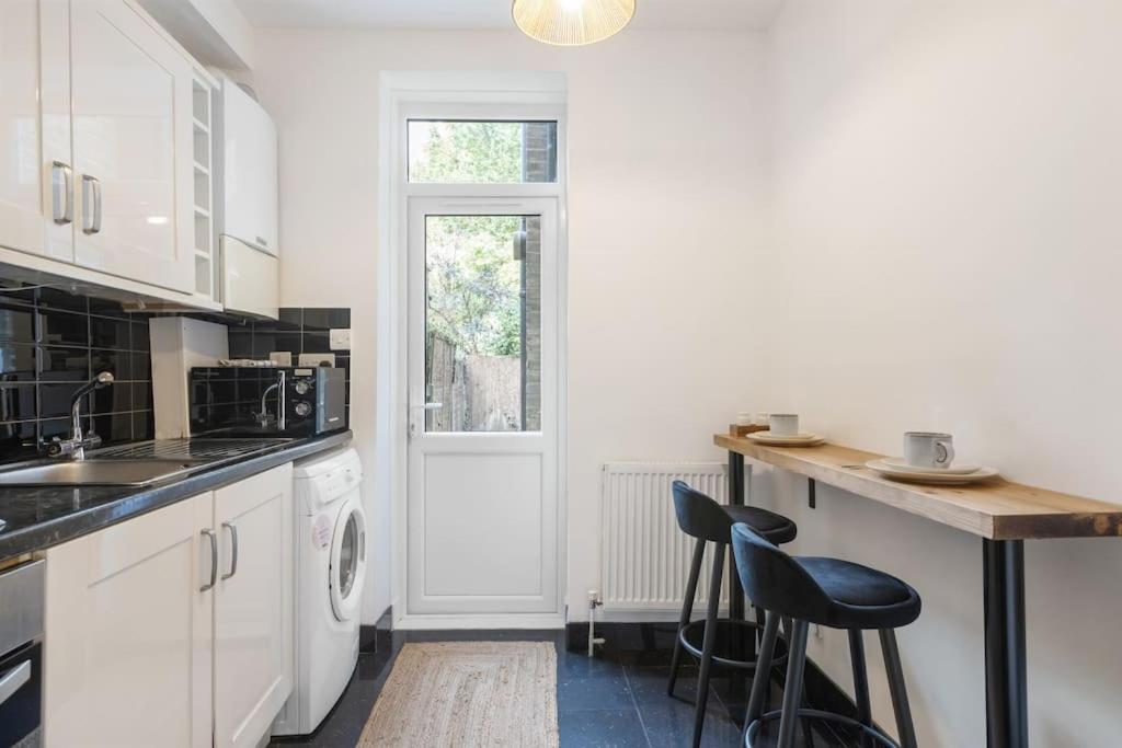 King's Cross Townhouse - Contemporary Garden Flat Apartment London