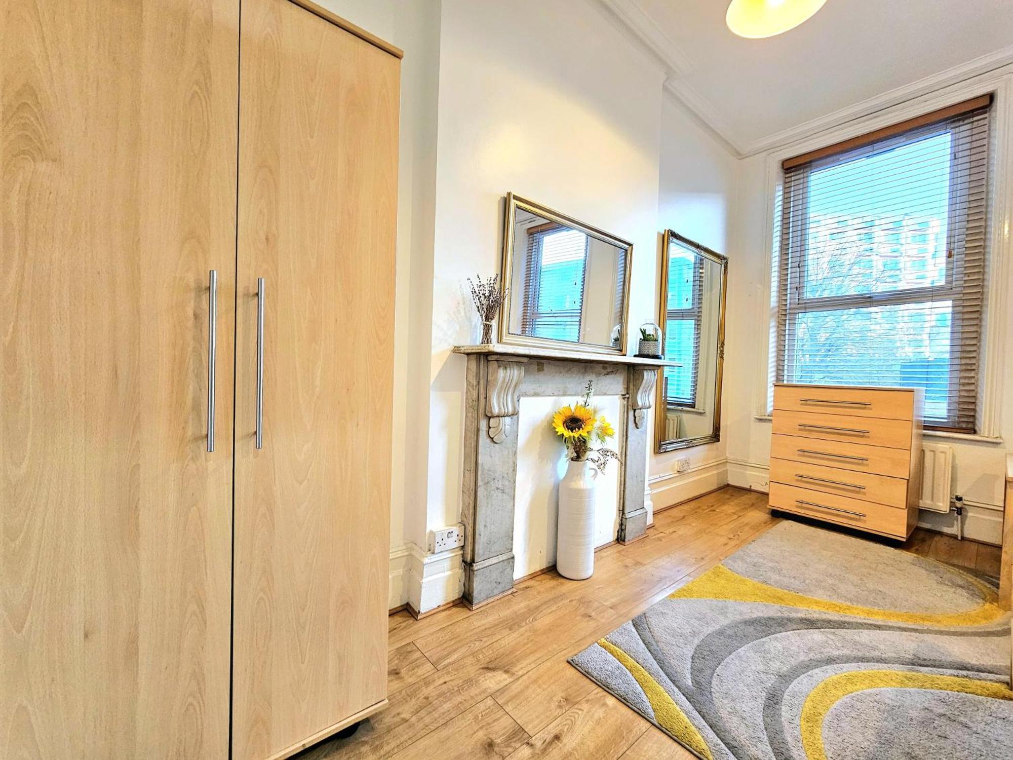 King's Cross & Angel Area, 4 Bedrooms With 7 Beds & Private Rooftop - Walk To St Pancras International Apartment