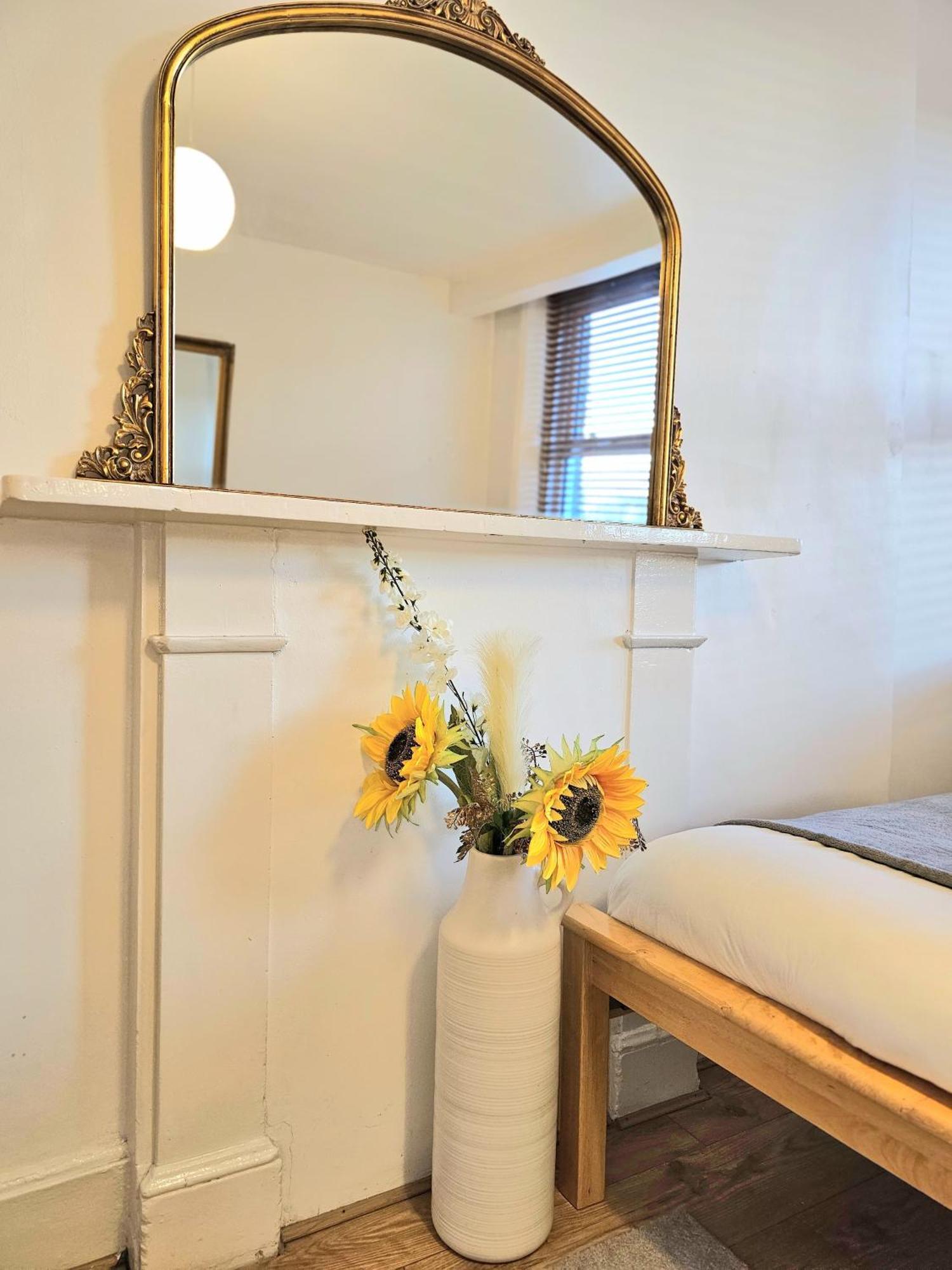 King's Cross & Angel Area, 4 Bedrooms With 7 Beds & Private Rooftop - Walk To St Pancras International Apartment London