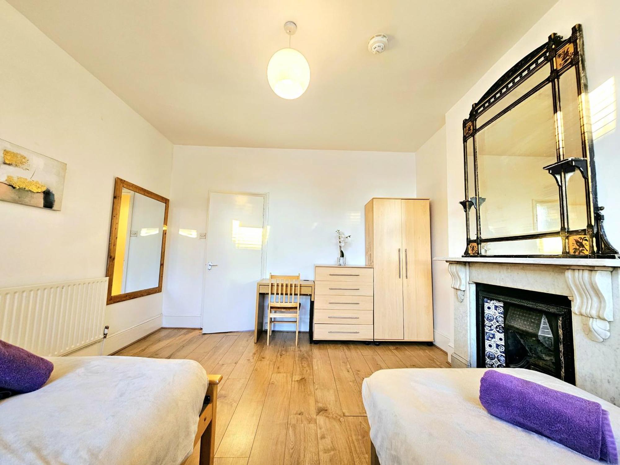 Apartment King's Cross & Angel Area, 4 Bedrooms With 7 Beds & Private Rooftop - Walk To St Pancras International London