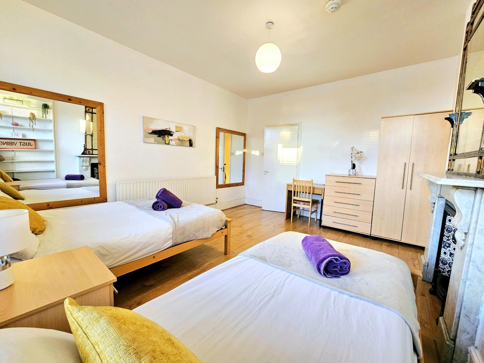 King's Cross & Angel Area, 4 Bedrooms With 7 Beds & Private Rooftop - Walk To St Pancras International Apartment London