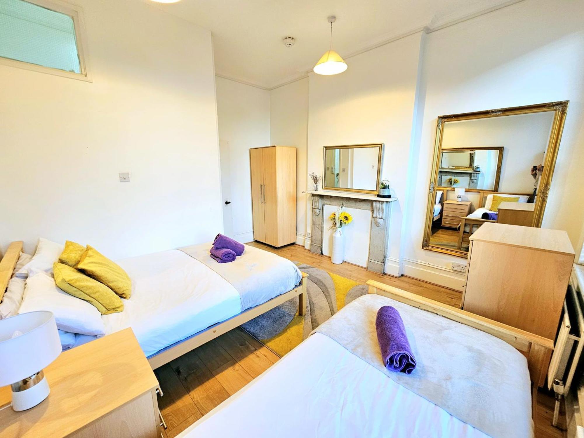 King's Cross & Angel Area, 4 Bedrooms With 7 Beds & Private Rooftop - Walk To St Pancras International *