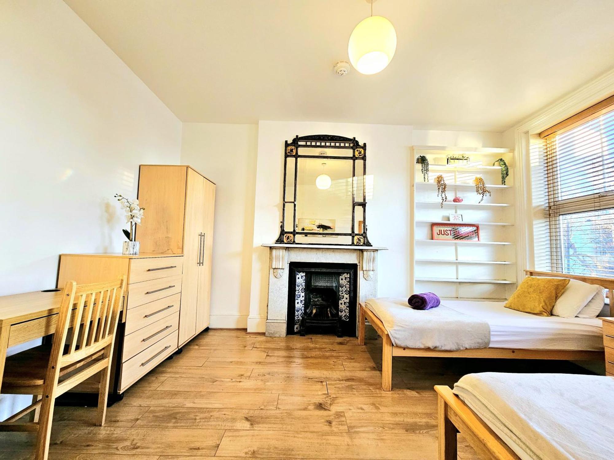 King's Cross & Angel Area, 4 Bedrooms With 7 Beds & Private Rooftop - Walk To St Pancras International London