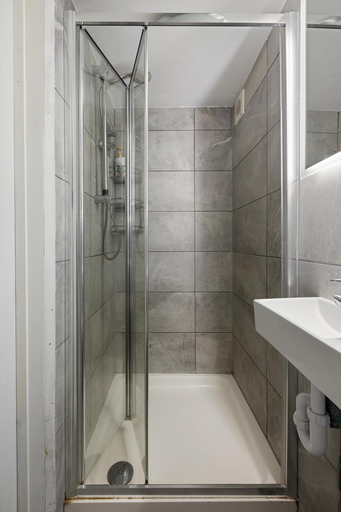Apartment Modern Flat & Balcony In Historic West Kensington London