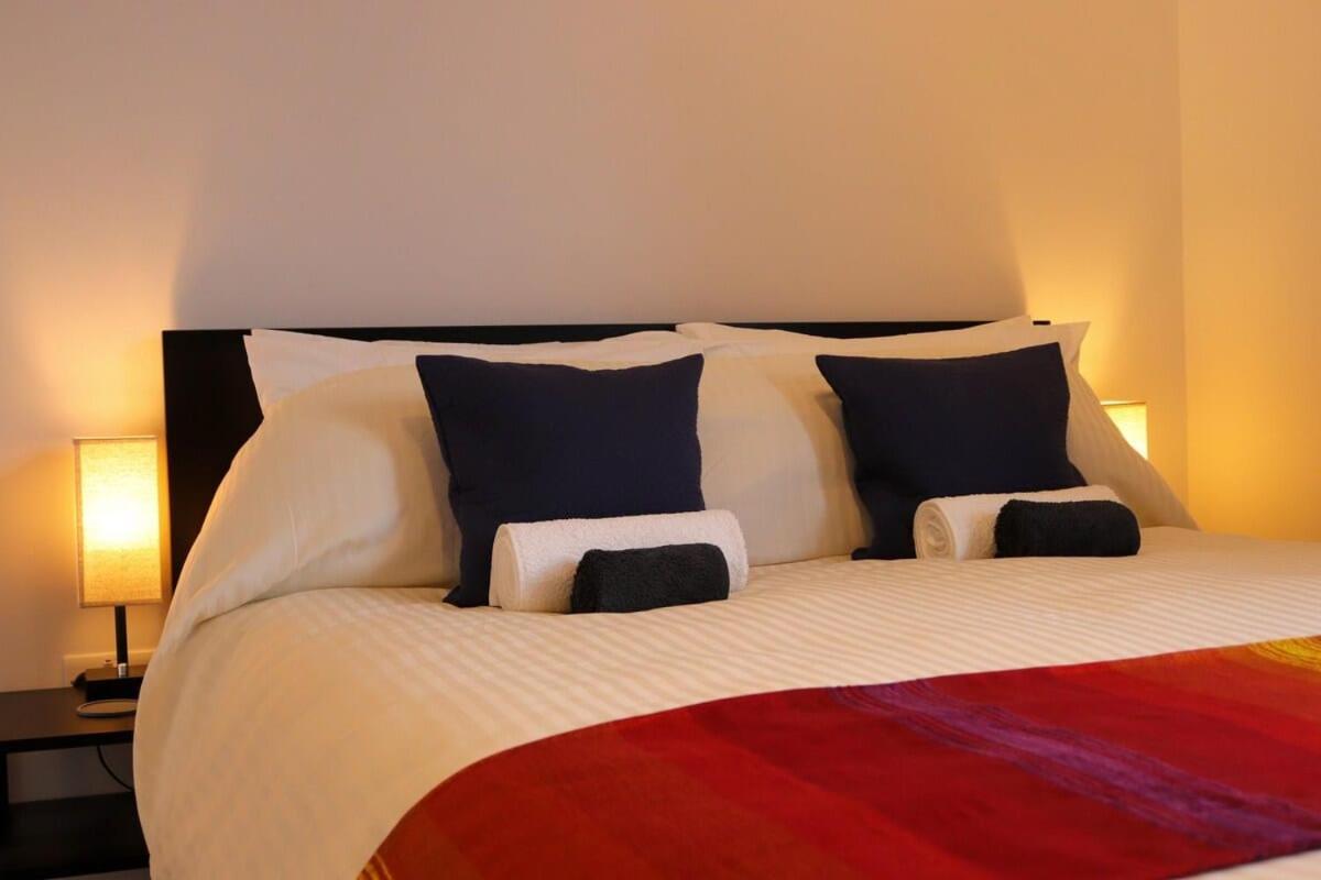 Modern Double Bedroom In 2 Feriehus *