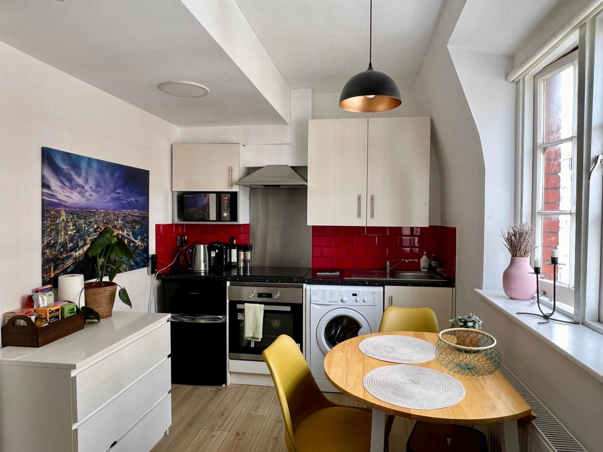Apartment Flat In Victorian West Kensington Mansion *