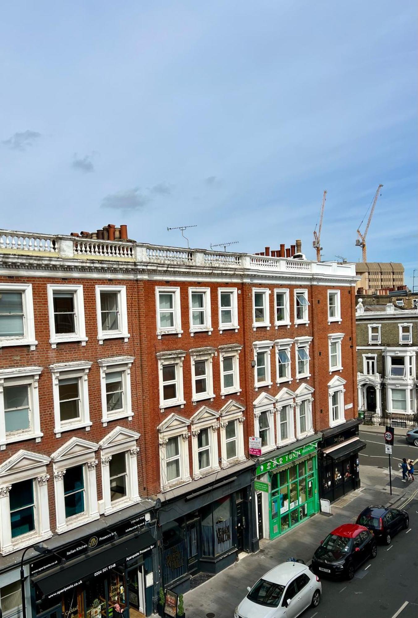Apartment Flat In Victorian West Kensington Mansion London