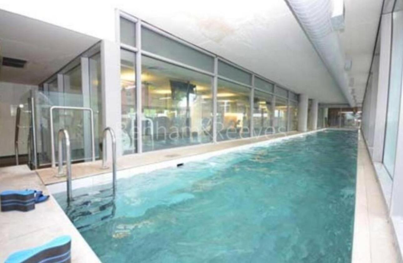 Greenwich Staycation! Gym-pool-parking-tube Station 2mins Away *