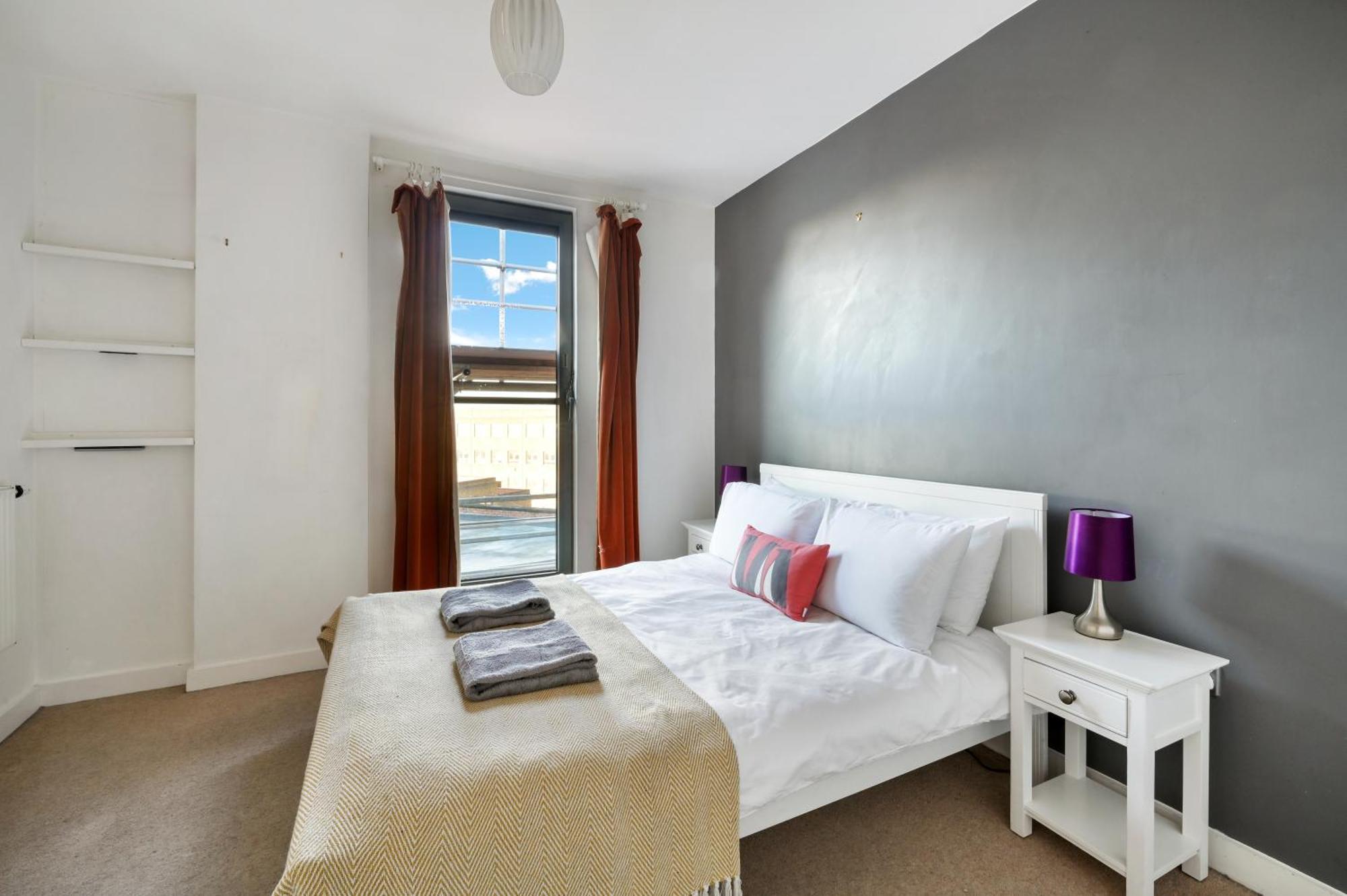Spacious Three Bedroom Apartment London