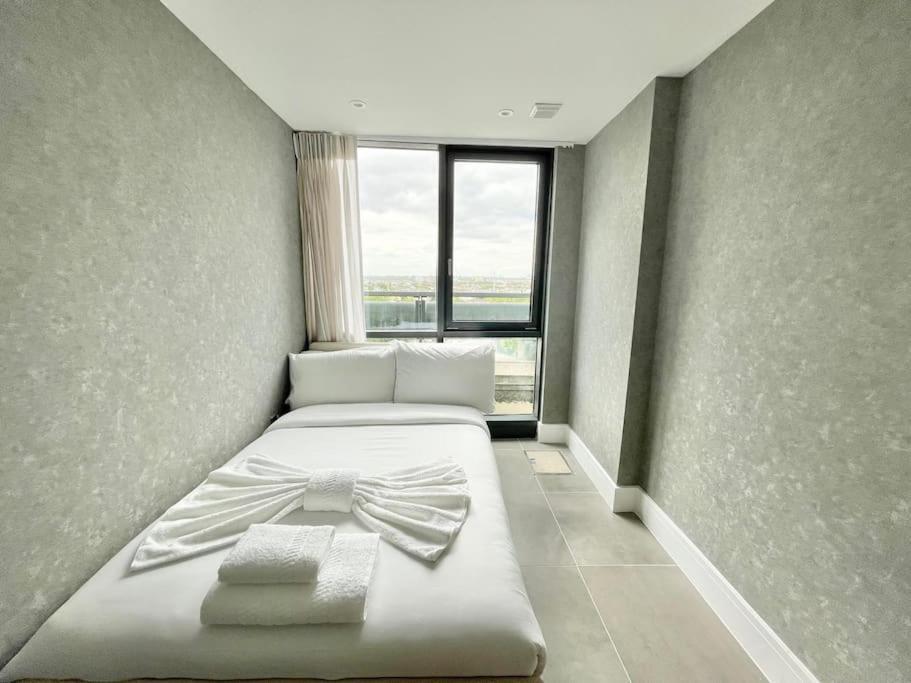 Spacious 3 Bdr With Ac And Rooftop In Paddington *