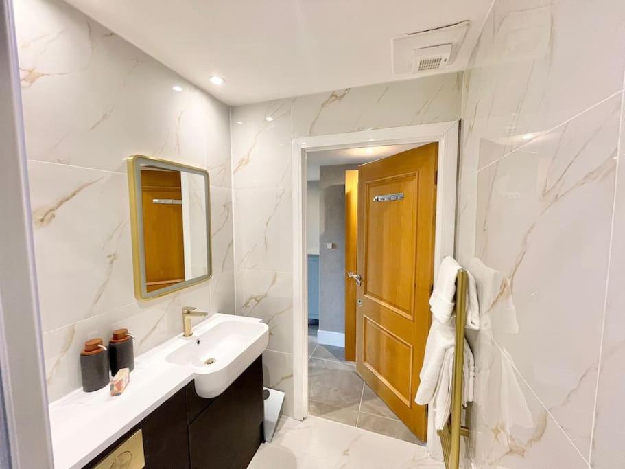 Spacious 3 Bdr With Ac And Rooftop In Paddington London