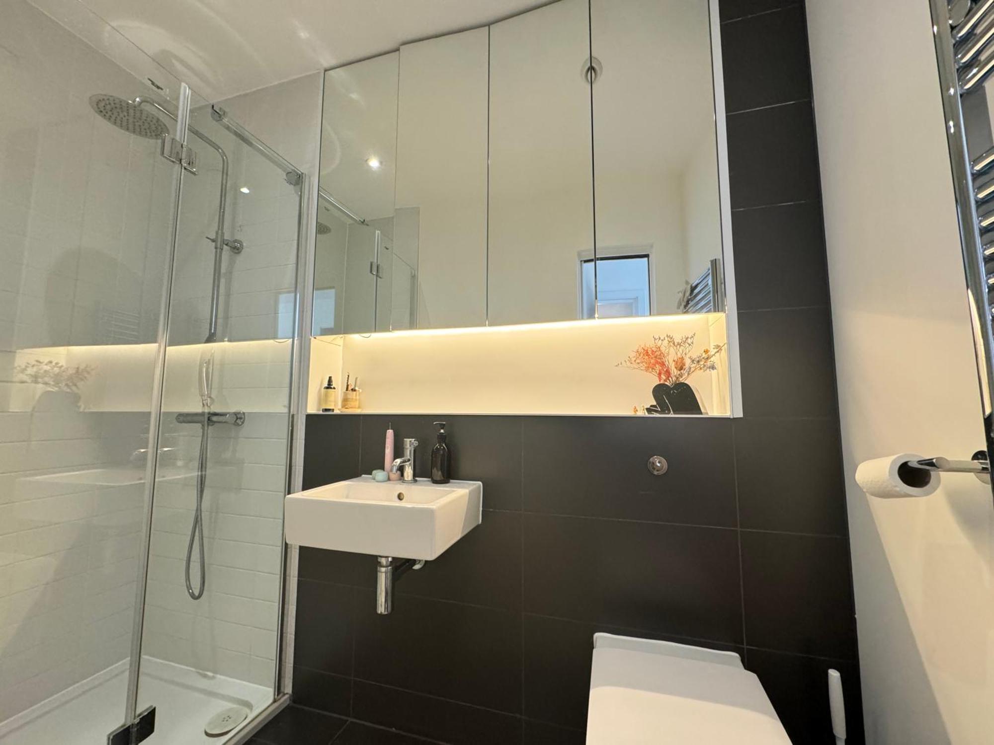 Sunfilled 2bd Hideaway By Victoria Park * London