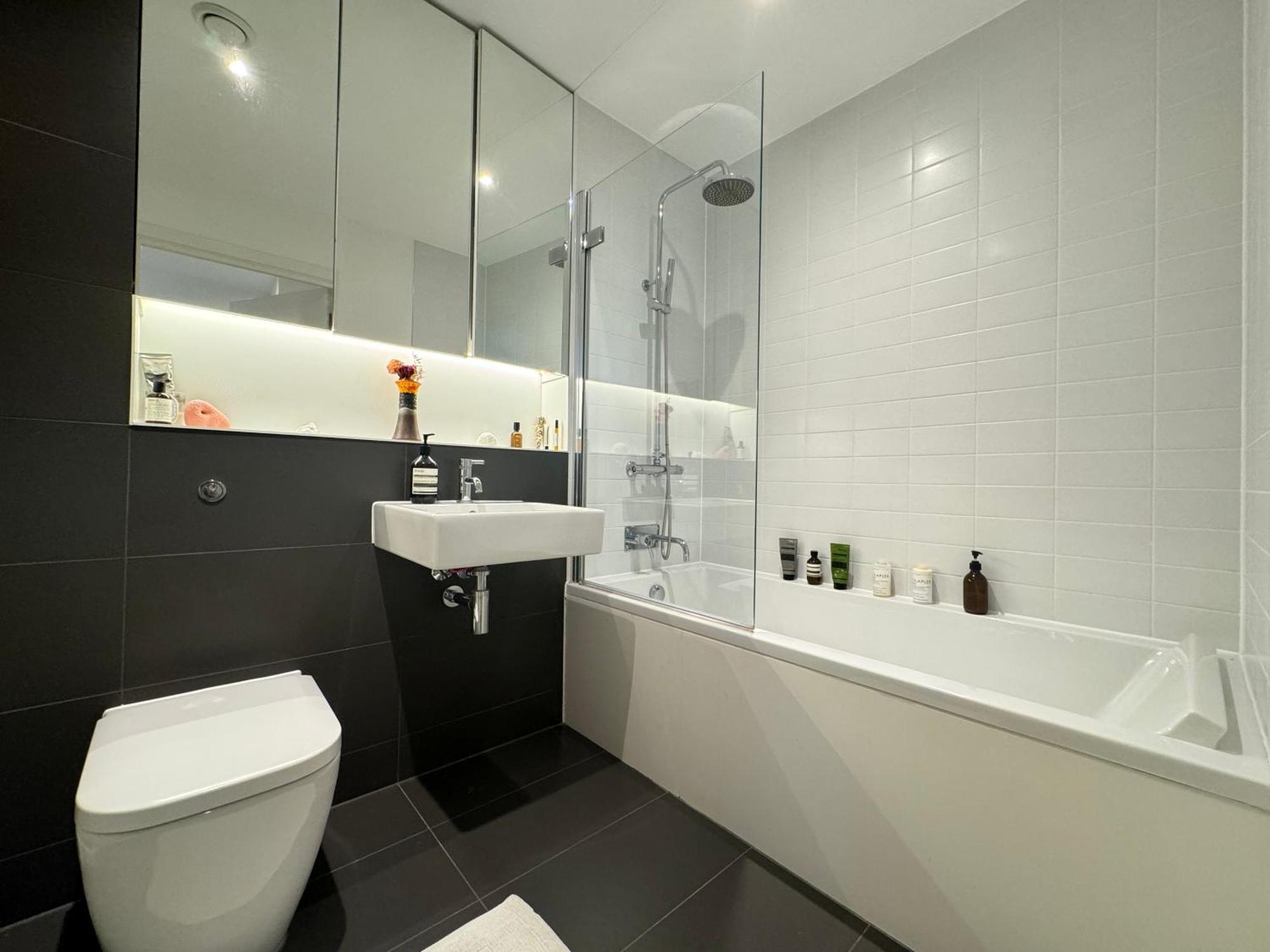 Sunfilled 2bd Hideaway By Victoria Park