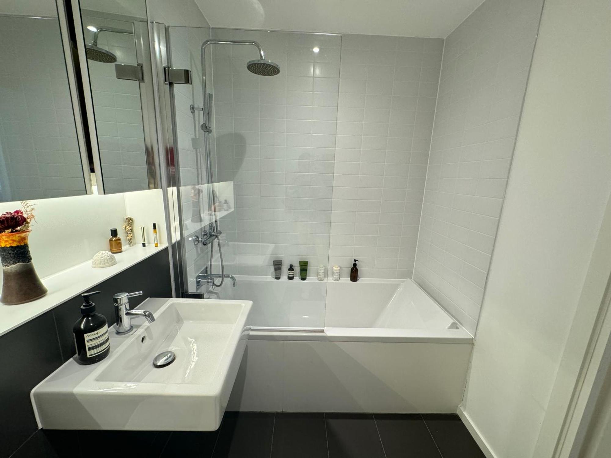 Sunfilled 2bd Hideaway By Victoria Park London