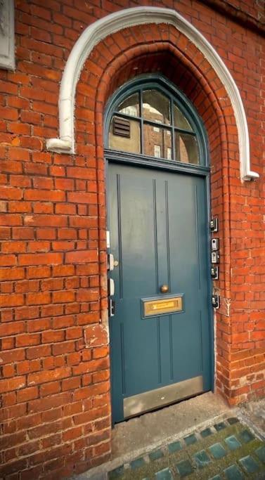 Balcony Flat In Victorian West Kensington Mansion Leilighet London