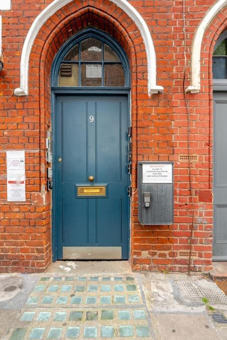 Balcony Flat In Victorian West Kensington Mansion *