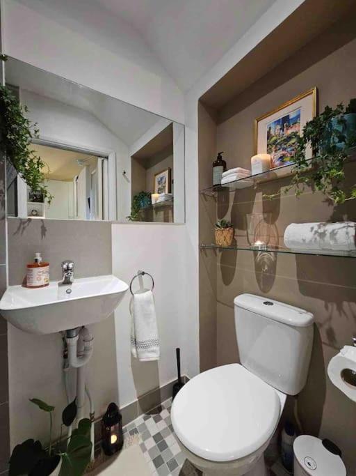 Balcony Flat In Victorian West Kensington Mansion * London