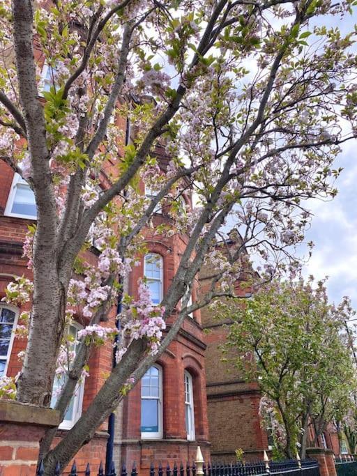 Balcony Flat In Victorian West Kensington Mansion Leilighet London