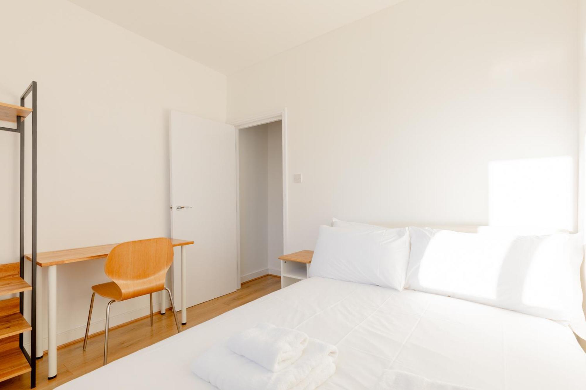 Spacious 2bd Flat Short Walk From Excel Londen