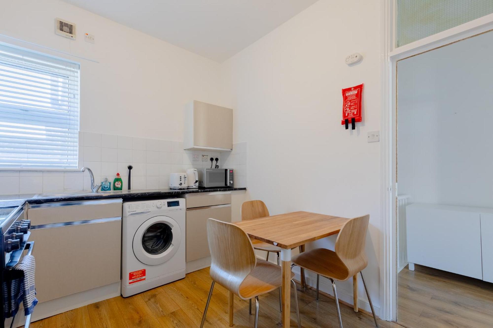 Spacious 2bd Flat Short Walk From Excel Londen