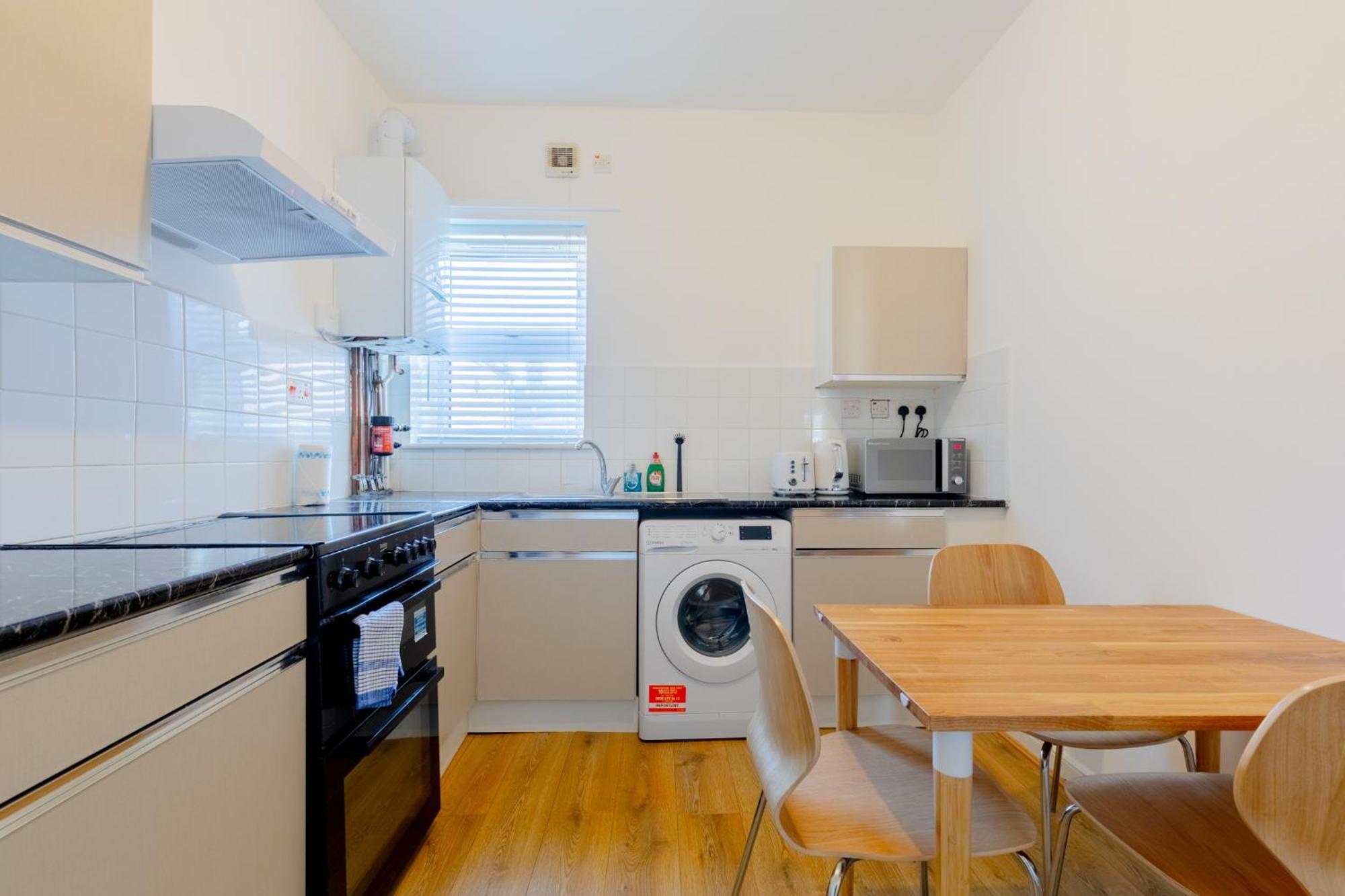 Spacious 2bd Flat Short Walk From Excel Appartement *