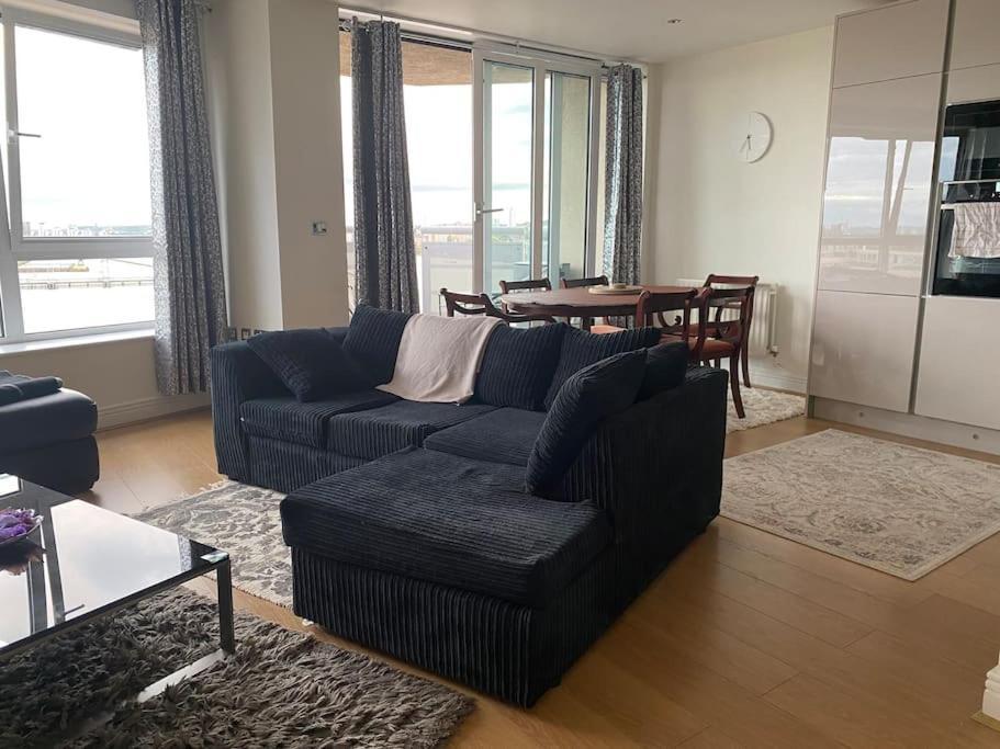 Leilighet 2 Bedroom Royal Docks Riverside London