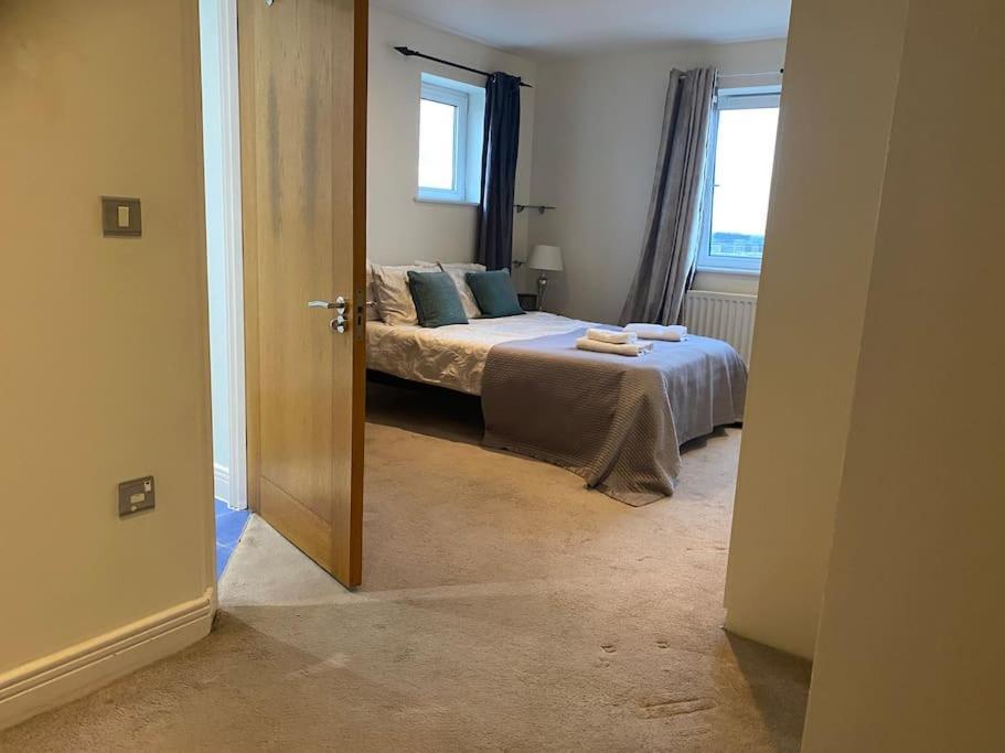 2 Bedroom Royal Docks Riverside Leilighet