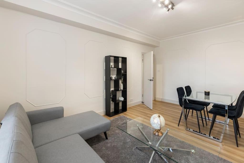 Cozy And Spacious Full Size Flat Apartment *