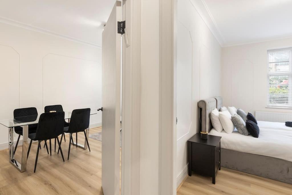 Cozy And Spacious Full Size Flat *
