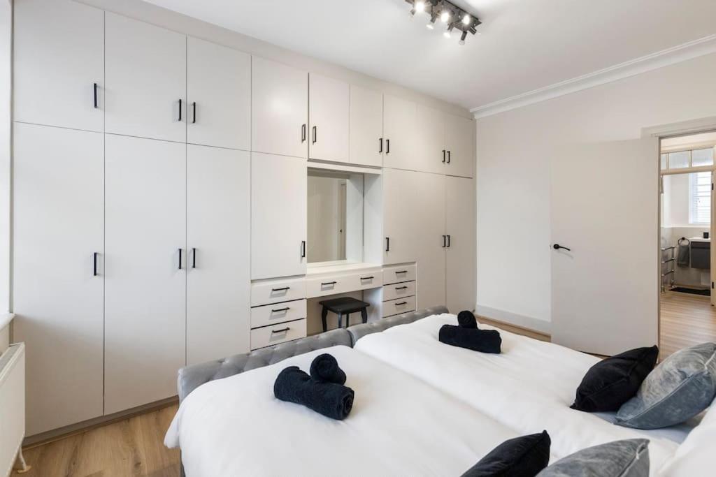 Cozy And Spacious Full Size Flat *