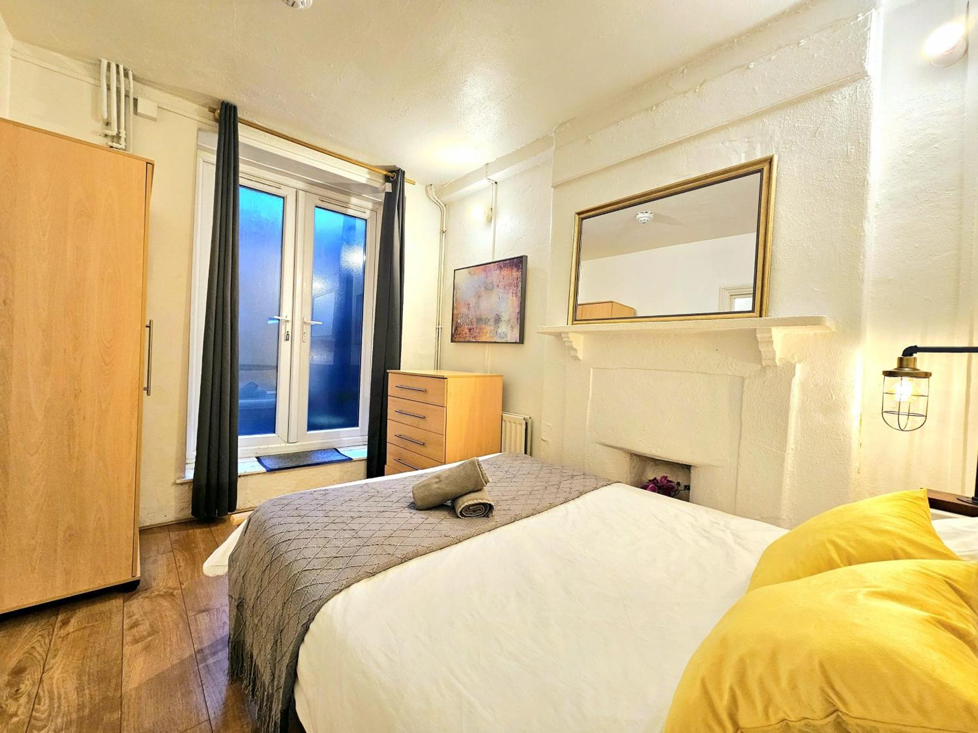 Apartamento Duplex With 3 Bedrooms And Large Sofa-bed Back Patio, Near Angel And King's Cross Station Londres