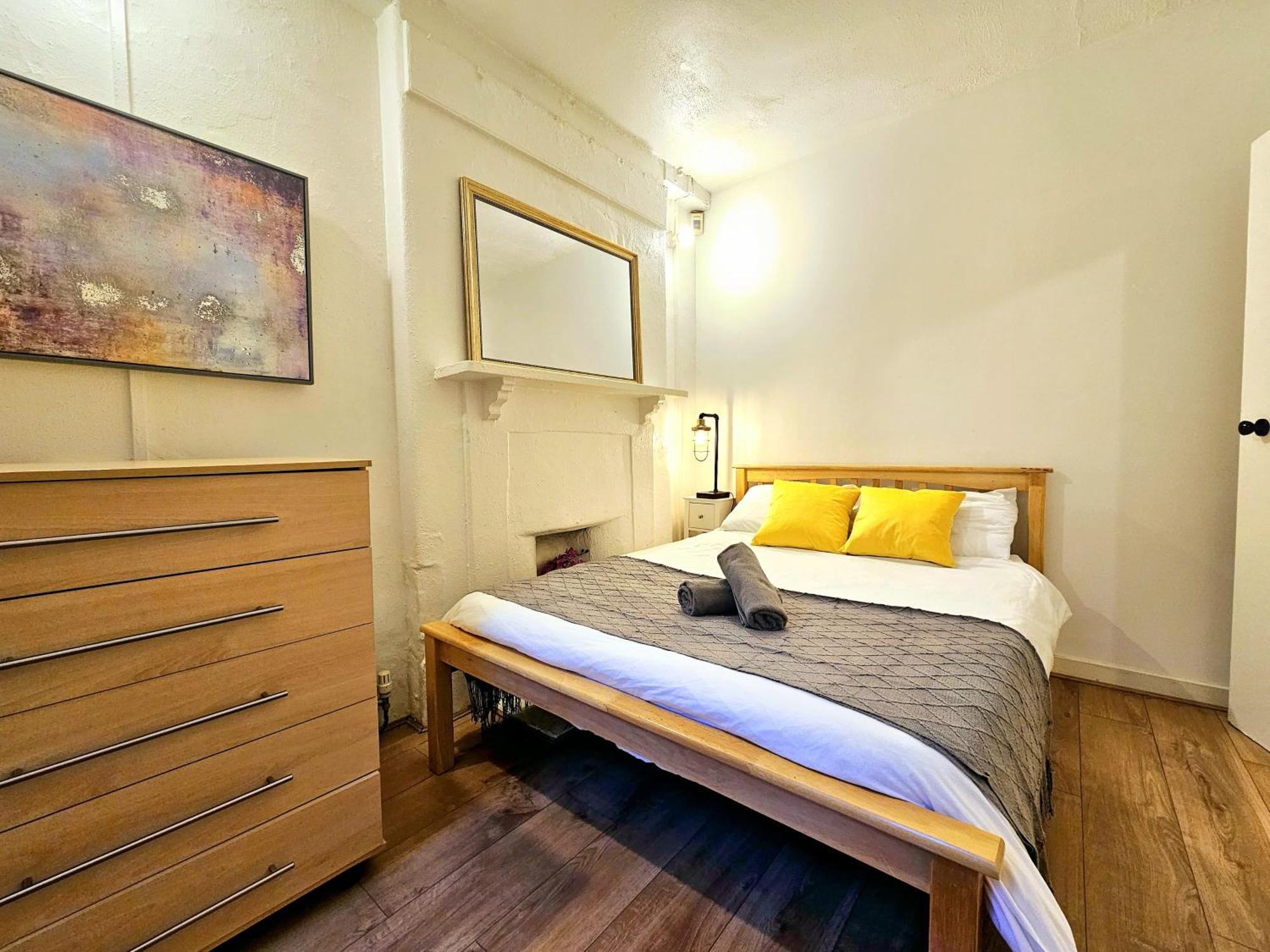 Duplex With 3 Bedrooms And Large Sofa-bed Back Patio, Near Angel And King's Cross Station * Londres