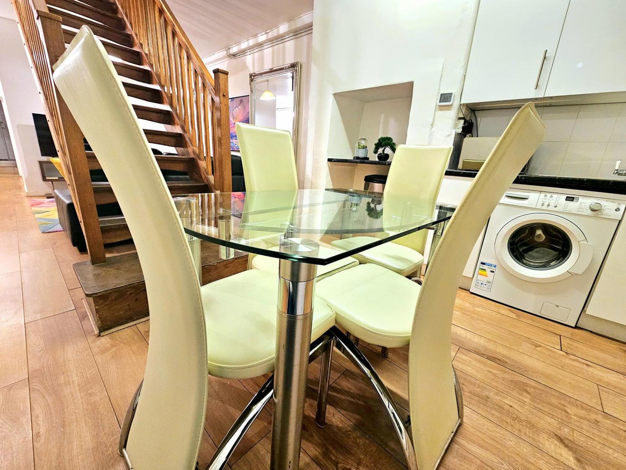 Duplex With 3 Bedrooms And Large Sofa-bed Back Patio, Near Angel And King's Cross Station Londres