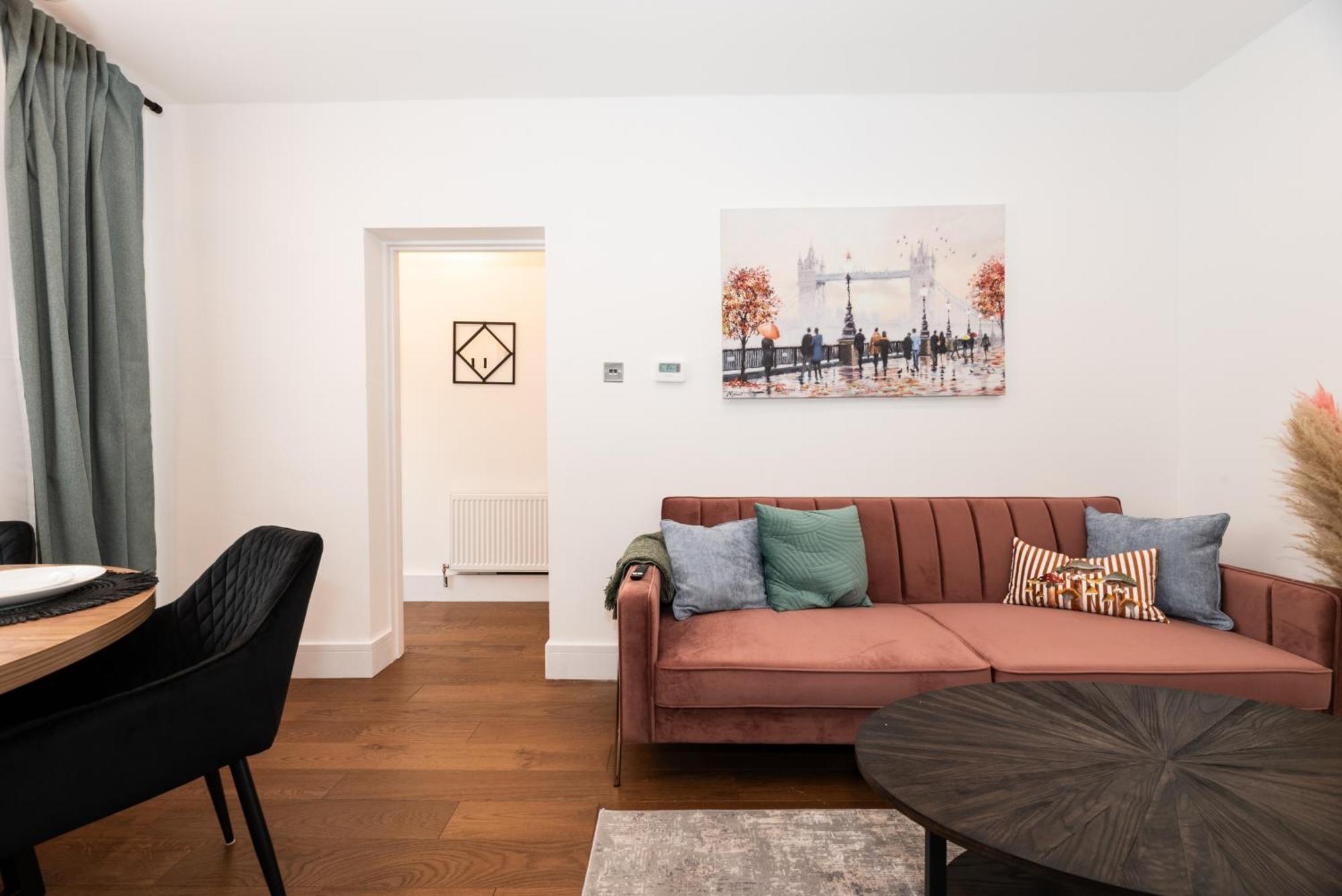 Stylish & Elegant 2-br Flat In Greenwich Apartment