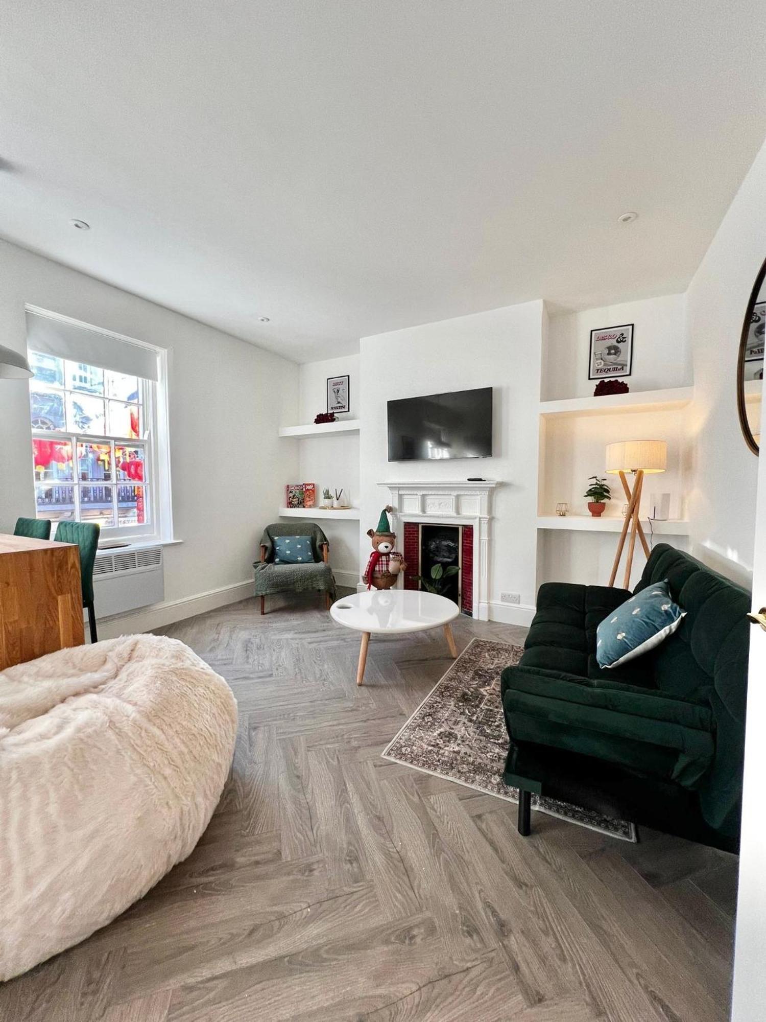 Apartment New 2 Bed Mansion Flat In Chinatown!