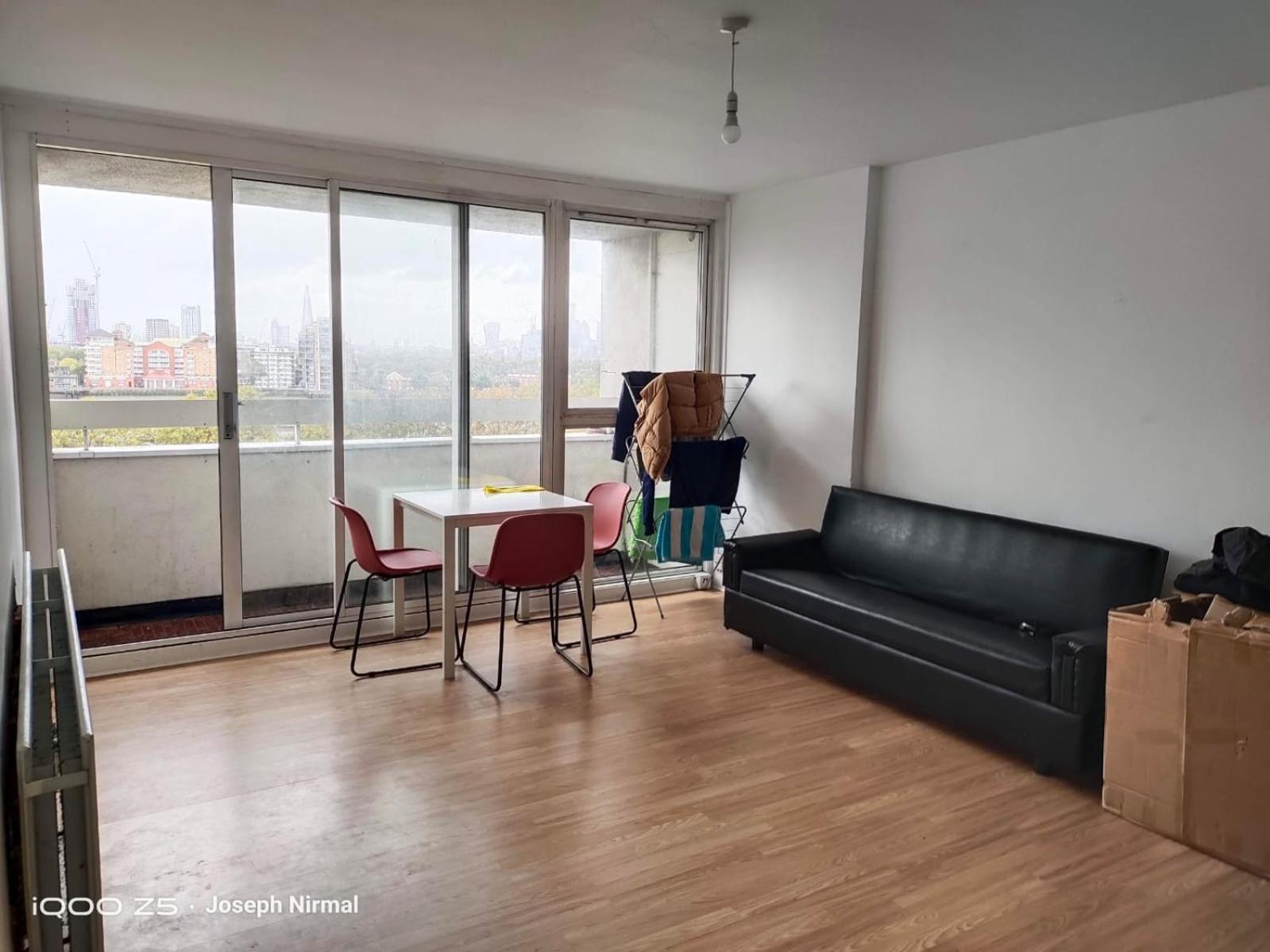 Canary Private In Shared Flat Great Balcony View Londres