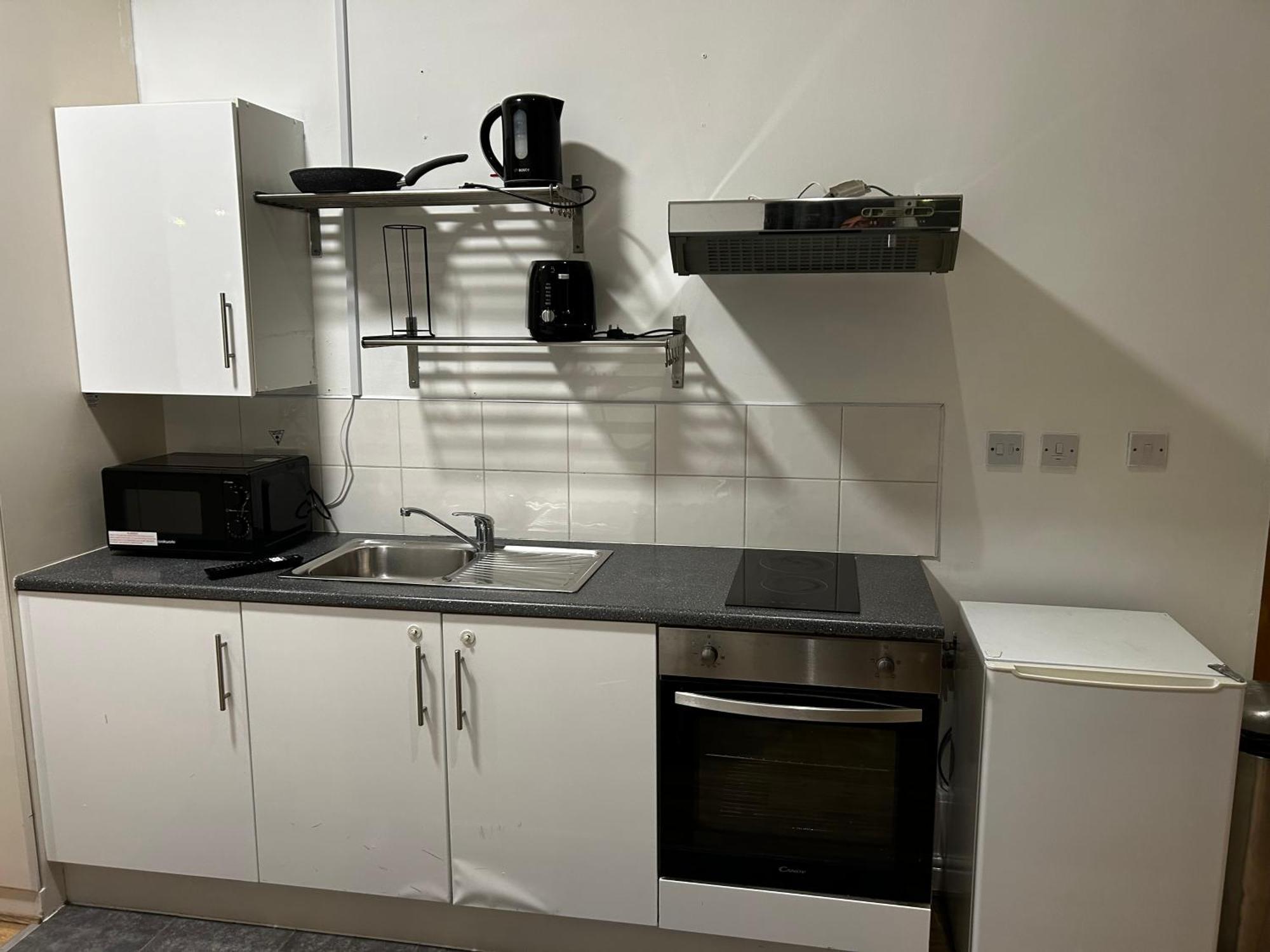Manor Apartment *